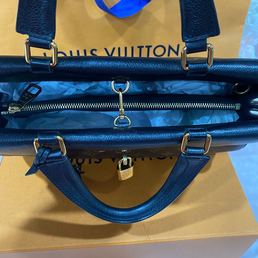 Louis Vuitton Venus Shoulder Bag - Picture 12 of 16